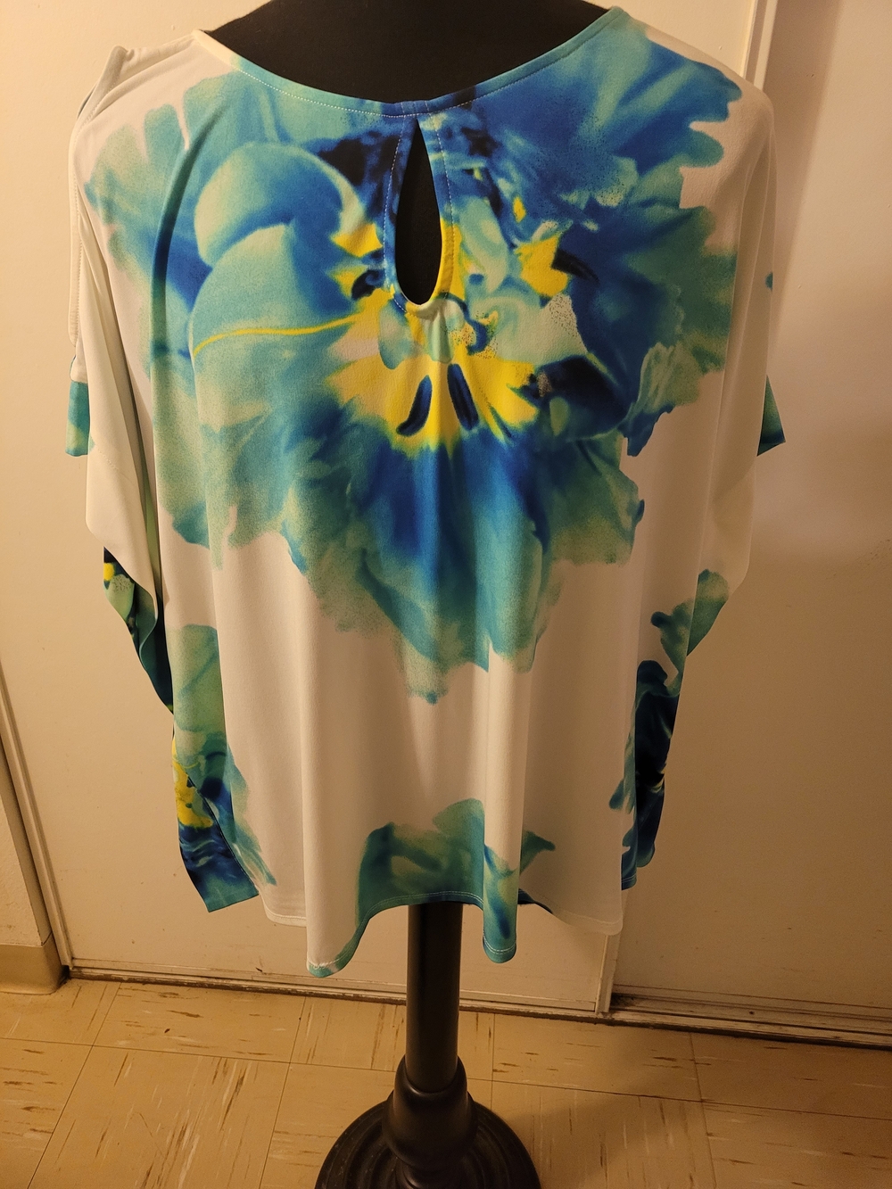 Women’s Floral Keyhole Beach Coverup Top in White and Blue